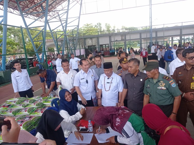 Pemkab Seruyan Gelar Pasar Murah Sembako dan LPG 3 Kg