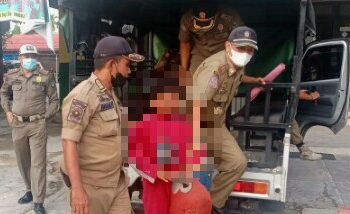 Sat Pol PP dan Damkar Kapuas Lakukan Pertiban Badut