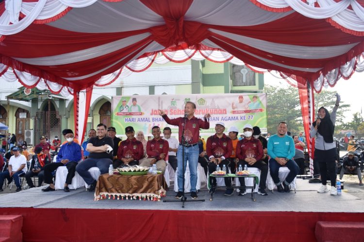 Ben Brahim Lepas Jalan Santai Kerukunan Pada Peringatan HAB tahun 2023