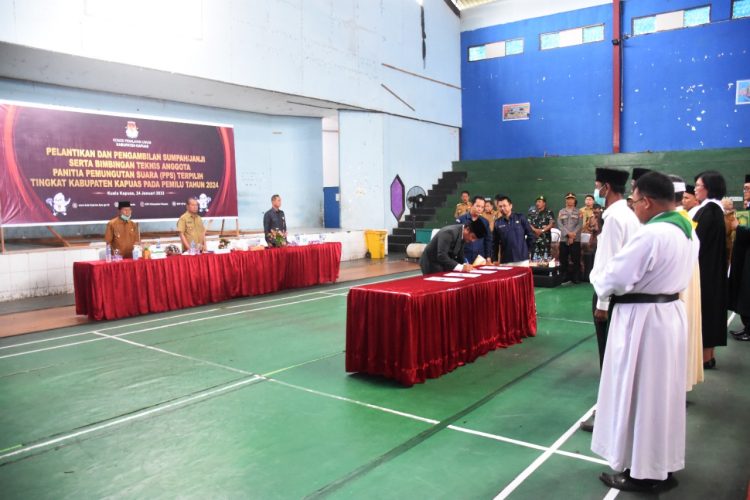 Bupati Kapuas Hadiri Pelantikan 693 Anggota PPS se Kabupaten Kapuas