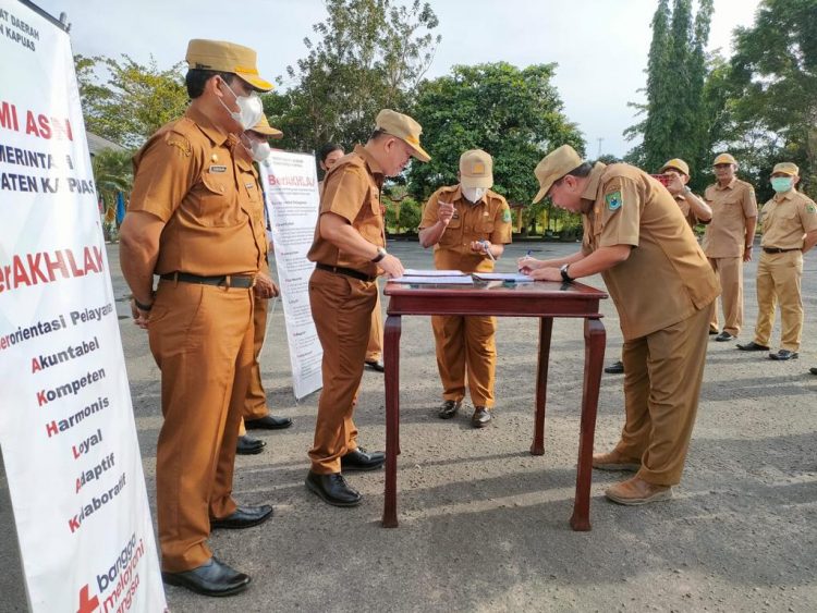 Sekda Kapuas Tandatangani Kinerja 2023