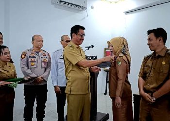 Mantap!!! Tujuh Desa Di Barut Terima Penghargaan