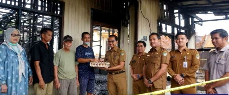 Pemkab Barut Gerak Cepat Bantu Korban kebakaran