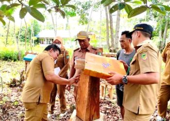 Kadisnakertranskop UKM Barut Monitoring Kegiatan Pelaku Usaha di Kelurahan Tampung Laung