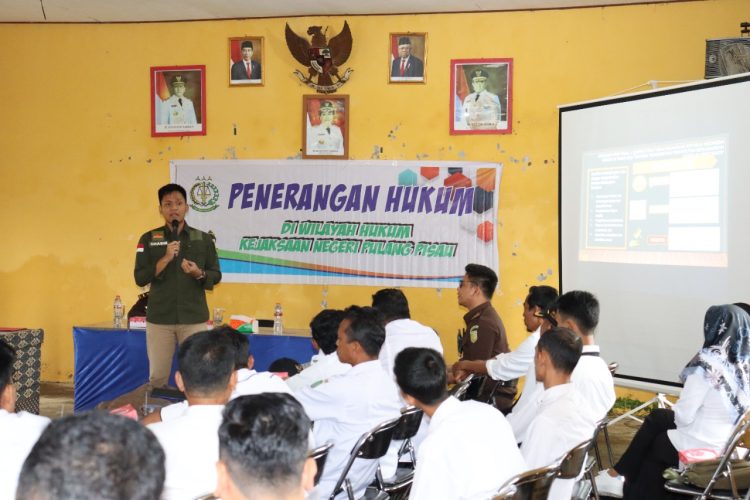 Kejari Pulpis Berikan Penerangan Hukum Kepada Para Kades Dan BPD