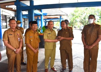 Tanggap Kebakaran, Bupati Kapuas Serahkan Mobil Pemadam Kepada Dua Kecamatan
