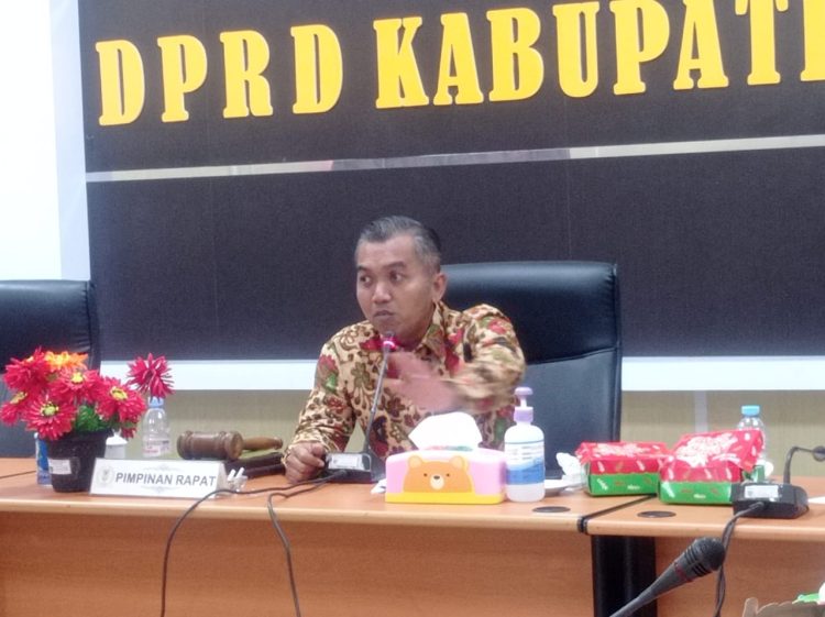 Rusdi Hidayat Mangkir RDP, DPRD Seruyan Usir Keluar Staf Disdik Seruyan