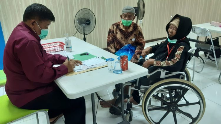 Calon Jemaah Haji Lansia di Kapuas Diperiksa Kesehatannya