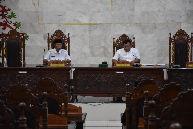 Wabup Kapuas Hadiri Paripurna Penyampaian Anggota Pansus LKPJ Bupati Tahun 2022