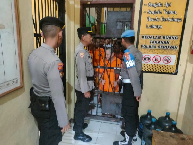 Piket Pawas beserta Provos Cek Jumlah Tahanan di Tahti Polres Seruyan