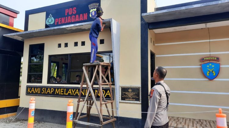 Pengecekan Bangunan Penjagaan Di Polres Seruyan
