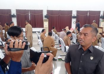 Distribusikan Alat Kebersihan Untuk Desa Sungai Bakau