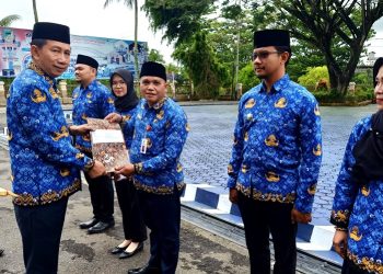 Bupati Barut Serahkan SK Kenaikan Pangkat ASN