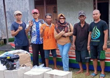 Thosibae Limin Berikan Bantuan Perahu dan Alat Tangkap Ikan