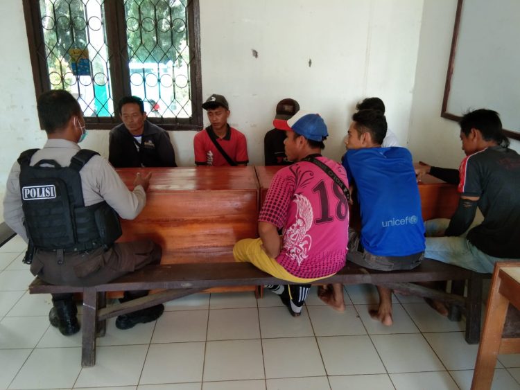 Laksanakan Patroli Anggota Polsek Seruyan Tengah Berikan Himbauan Kamtibmas Pada Masyarakat