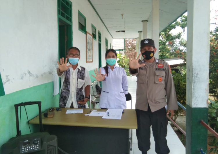 Anggota Polsubsektor Batu Ampar Melaksanakan Sosialisasi Saber Pungli Di Desa Sandul