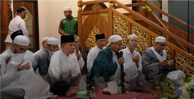 Bupati dan Wabup Kapuas Sambut Kedatangan Penceramah KH Bahran Jamil 