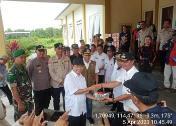 Bantuan Logistik Korban Banjir Kecamatan Timpah Diserahkan