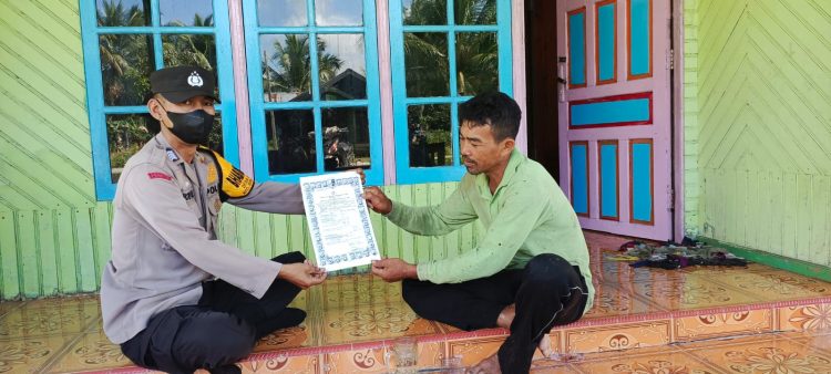 Bhabinkamtibmas Desa Mekar Indah Lakukan Sosialisasi Maklumat Kapolda Tentang Kebakaran Hutan Dan Lahan
