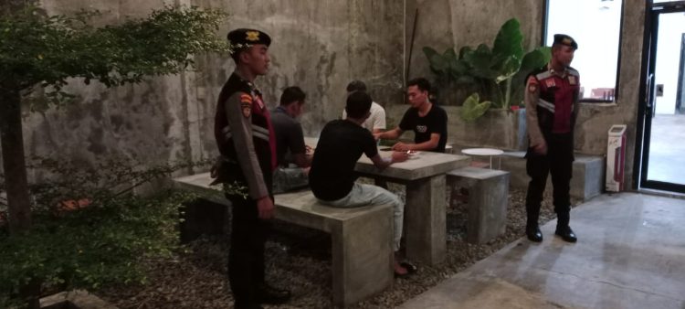 Kegiatan Rutin Yang Ditingkatkan Patroli Cafe, Personil Polres Seruyan Patroli Sambangi Cafe