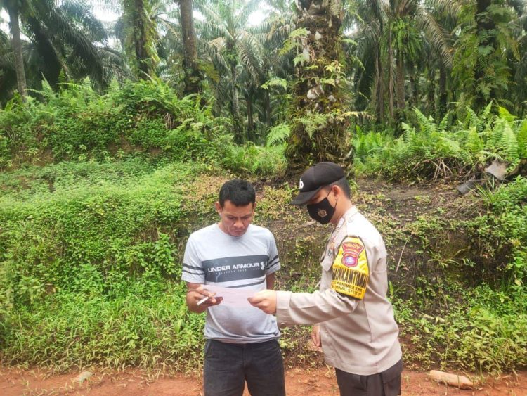 Antisipasi Karhutla, Personil Polsek Hanau Edukasi Masyarakat