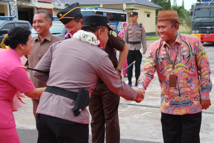 Asisten III Setda Seruyan Sambut Kedatangan Kapolres Seruyan Yang Baru