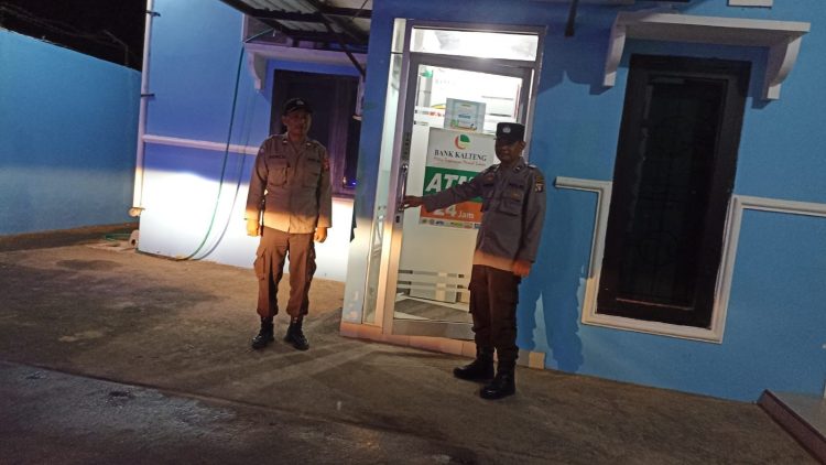 Pelihara Keamanan Dan Ketertiban, Personel Polsek Hanau Patroli Dialogis Kesejumlah Tempat