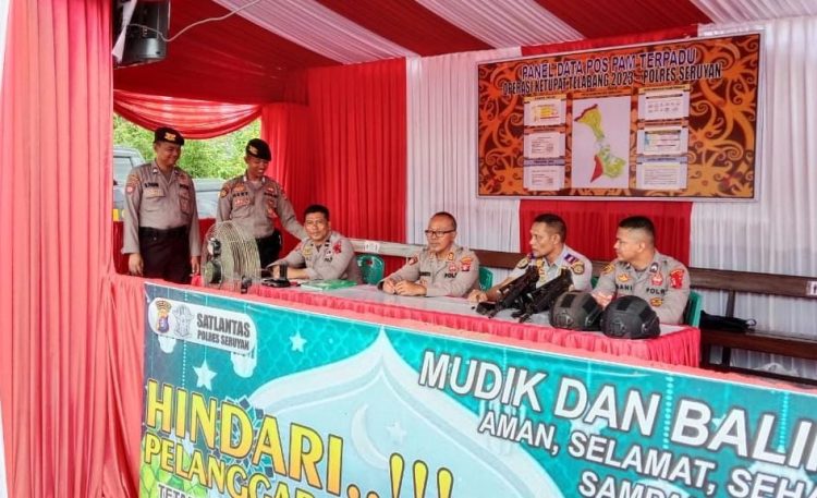 Kasat Samapta Polres Seruyan Cek Anggota Piket Pos Terpadu Ops Ketupat Telabang 2023