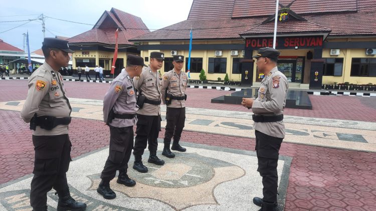 Pimpin Apel Anev Kerja,  Kabag Log Polres Seruyan Beri Arahan Kepada Personil Untuk Continue Dalam Tugas Kedepan