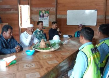 Bupati Tinjau Jalan dan Berikan Arahan terkait pemeliharaan Jalan Nadalsyah