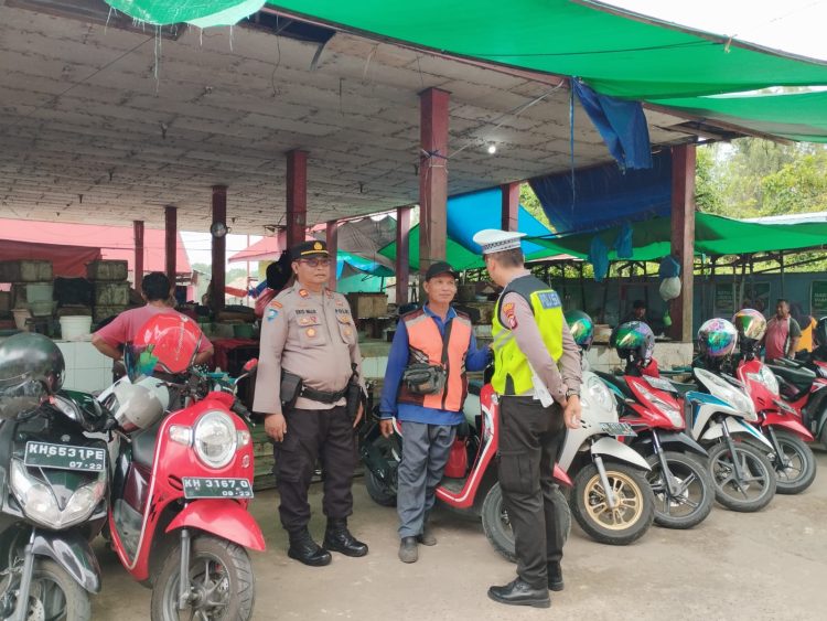 Polres Seruyan Sambangi Juru Parkir Pasar Saik Kuala Pembuang