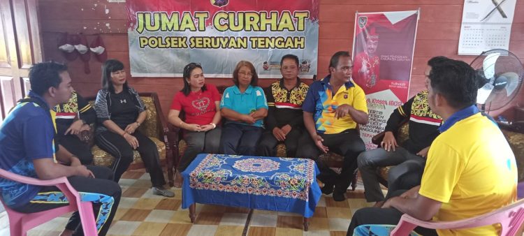 Tampung Aspirasi Masyarakat, Kapolsek Seruyan tengah Adakan Kegiatan Jumat Curhat