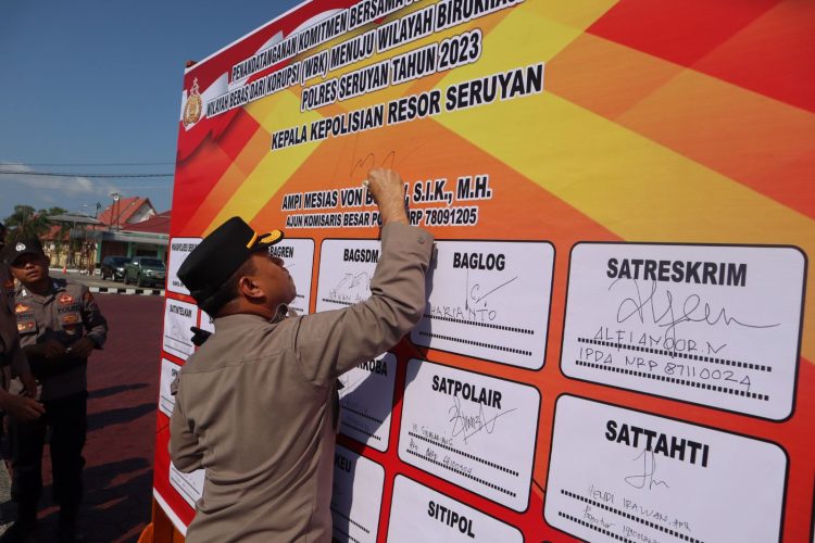Penandatanganan Komitmen Bersama Zona Integritas, Polres Seruyan Siap Menuju WBBM