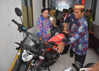 Pemkab Kapuas Berikan 104 Unit Motor Untuk Operasional PPL