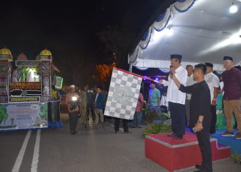 Unik, Puluhan Mobil Hias Meriahkan Malam Idul Fitri di Kapuas