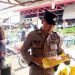 Anggota Polsek Seruyan Hilir Cek Harga Sembako Di Pasar