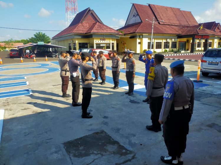 Personil Satlantas Ikuti Serah Terima Piket Penjagaan