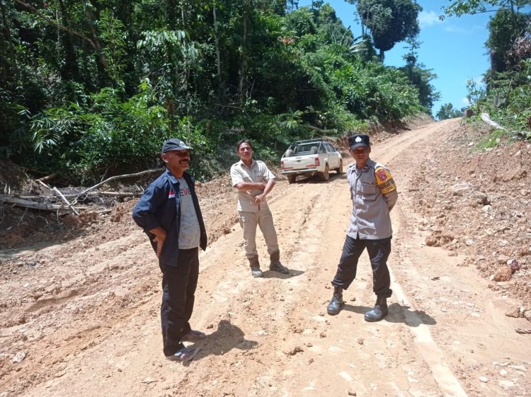 Sambang ke Perusahaan Anggota Polsek Seruyan Hulu berikan Himbauan Kamtibmas kepada Karyawan