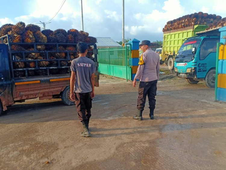 Patroli sasar Objek Vital, Anggota Polsek Hanau Cek Areal Perusahaan Besar Sawit  