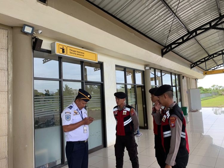 Sampaikan Hal Penting Tim Patroli Polres Seruyan Kunjungi Bandara Kuala Pembung