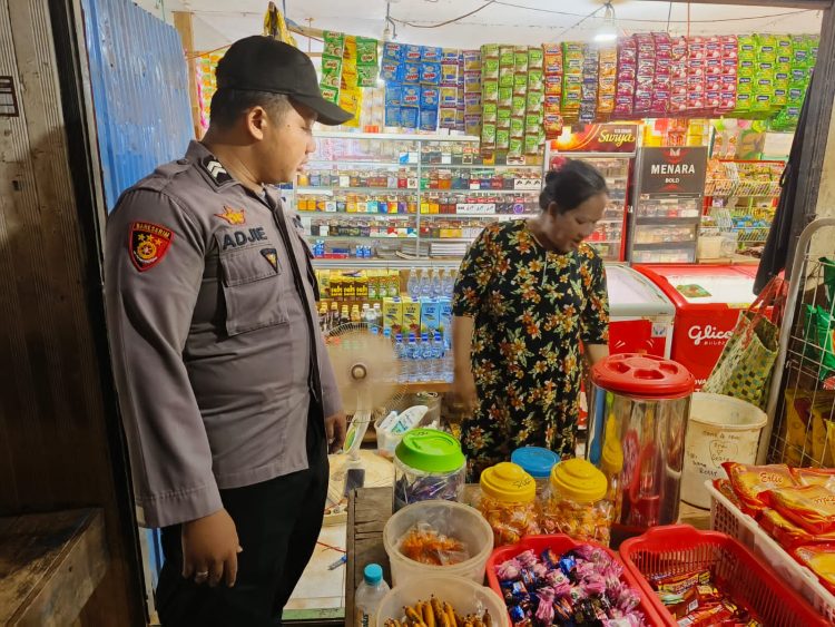 Cek Harga Sembako , Polsek Danau Sembuluh Datangi Pertokoan