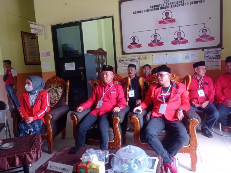 Daftarkan 25 Caleg Ke KPU, DPC PDI-P Seruyan Targetkan Raih 10 Kursi DPRD