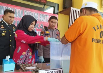 Polres Seruyan Musnahkan 34 Paket Sabu Dari 4 Tersangka