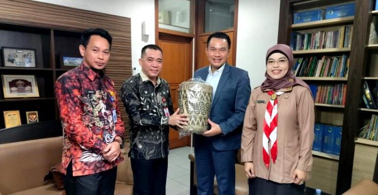 Kadisdik Barut Konsultasi Dengan Kepala Bidang PTK Disdik Provinsi Jawa Barat