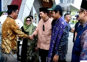 Wabup Barut Sambut Kedatangan UAS