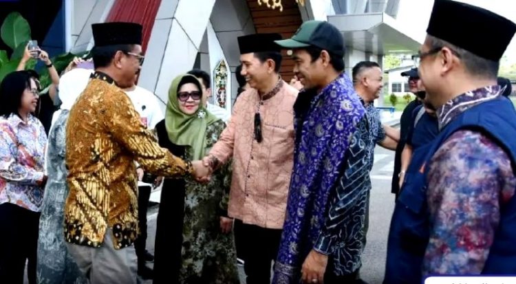 Wabup Barut Sambut Kedatangan UAS