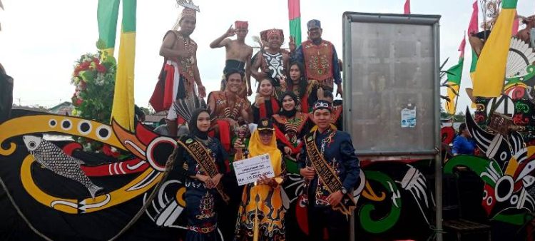 Mantap, Kontingen Barut Raih Juara III Terbaik Lomba Perahu Hias