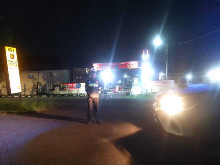 Siagakan Kewaspadaan Saat Malam Hari, Satlantas Polres Seruyan Lakukan Blue Light Patrol