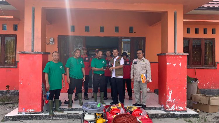 BPBD Seruyan Bantu Peralatan Damkar Untuk MPA Desa Sungai Bakau