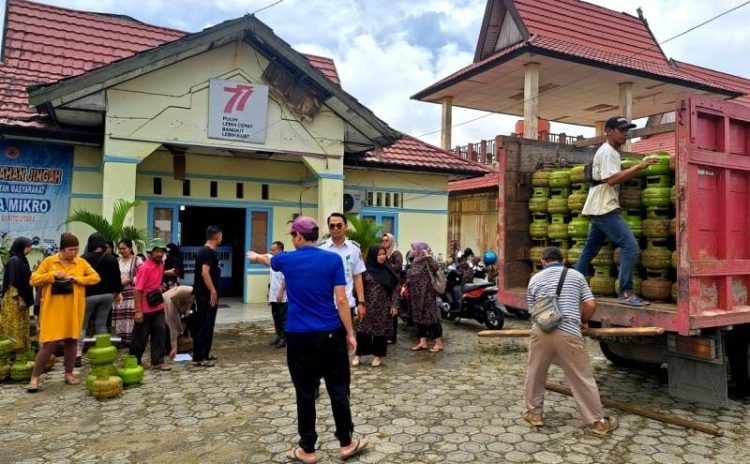 255 Tabung Gas Elpiji 3 Kg Dijual Harga HET di Pasar Penyeimbang Kelurahan Jingah
